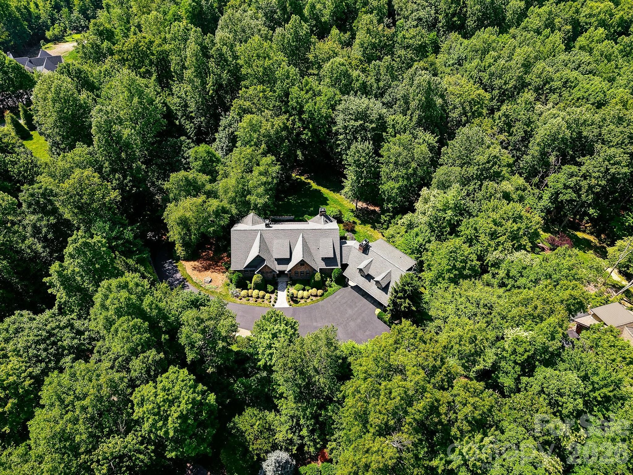 1333 Solomon Circle — Hendersonville
