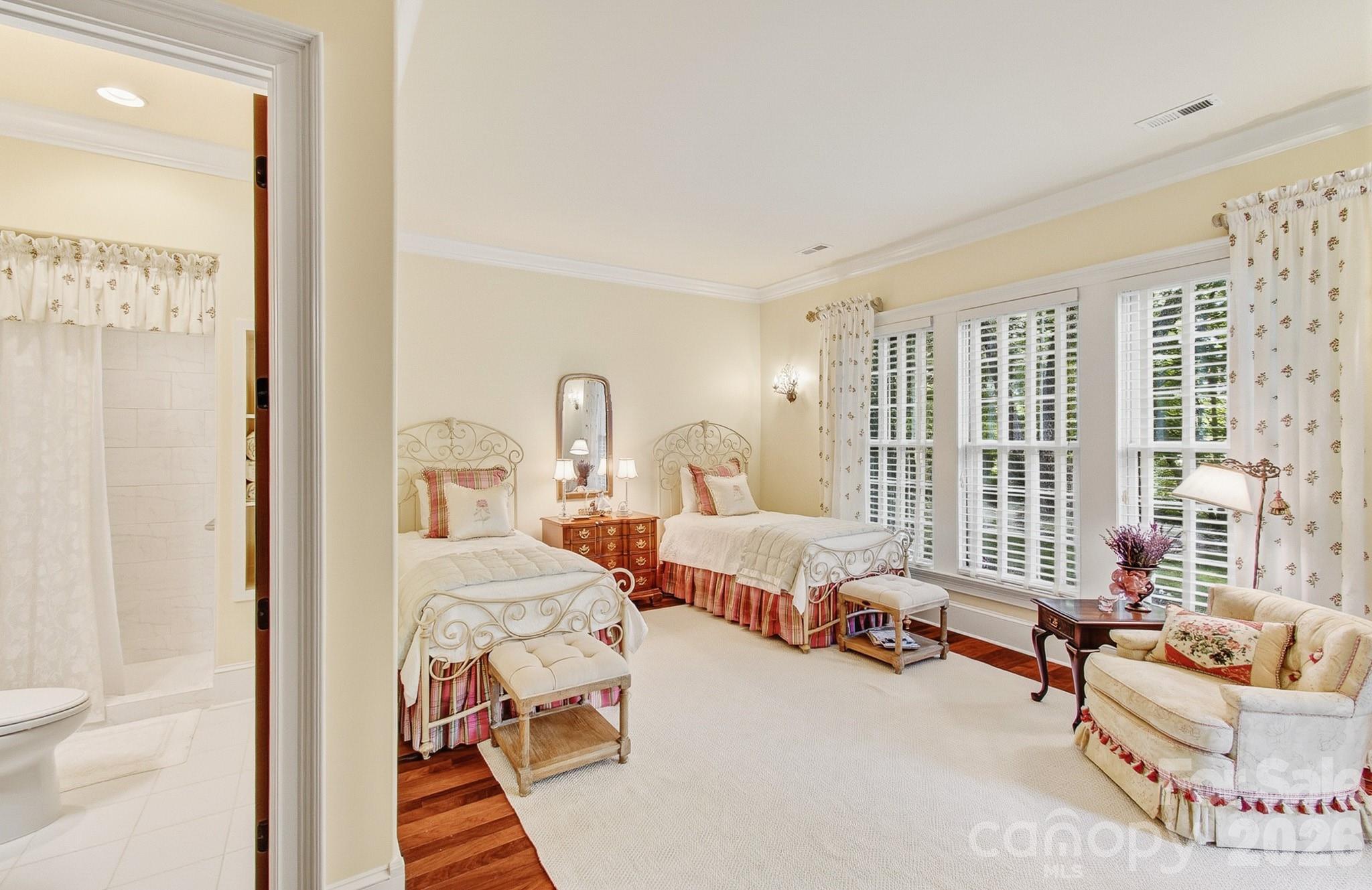 1333 Solomon Circle — Hendersonville