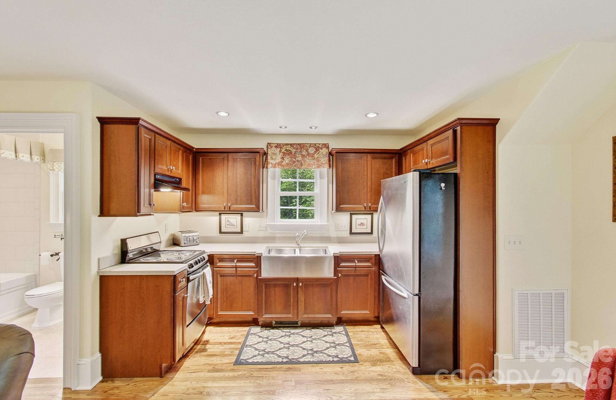 1333 Solomon Circle — Hendersonville