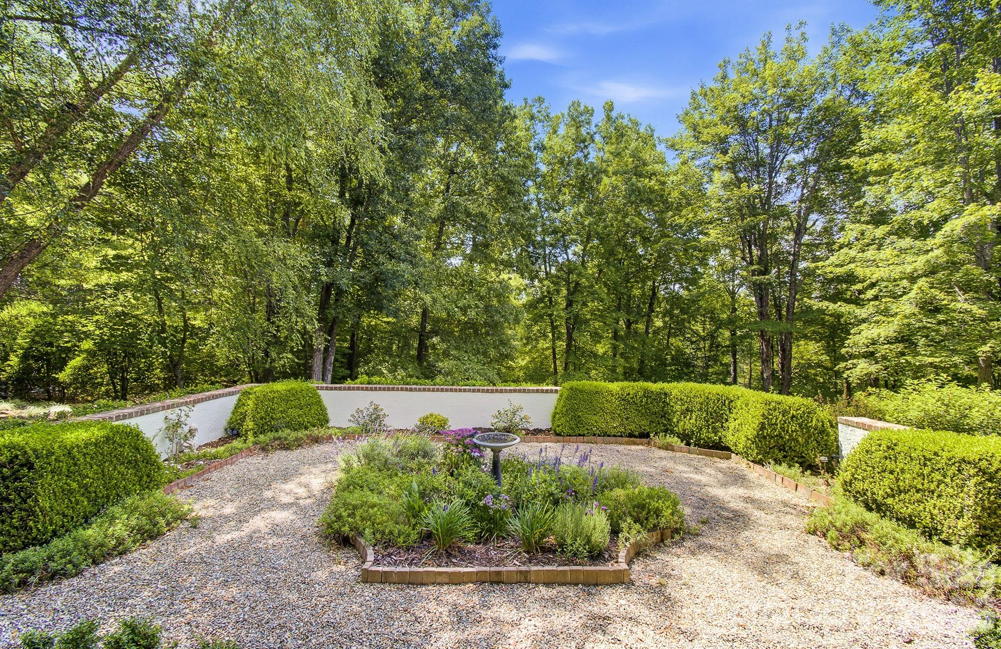 1333 Solomon Circle — Hendersonville