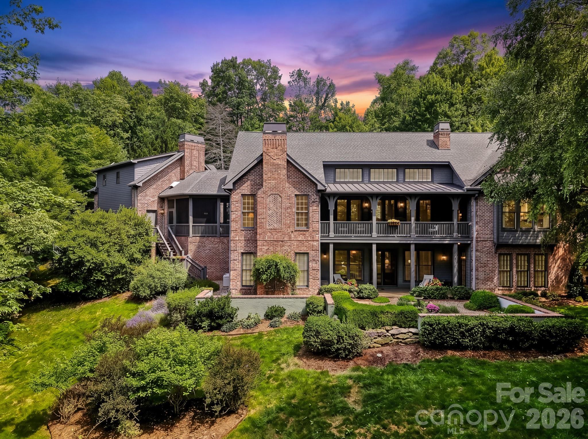 1333 Solomon Circle — Hendersonville