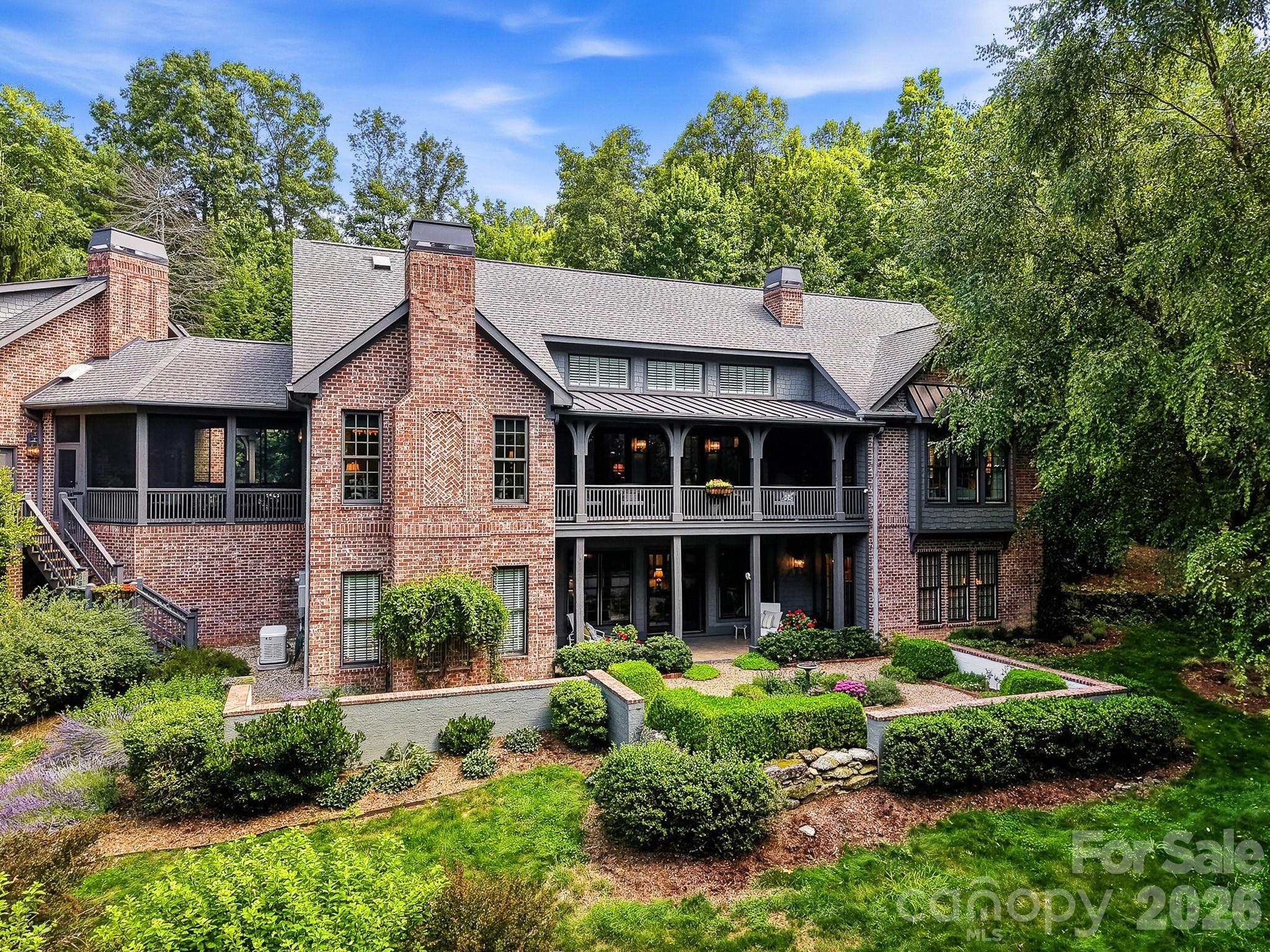 1333 Solomon Circle — Hendersonville