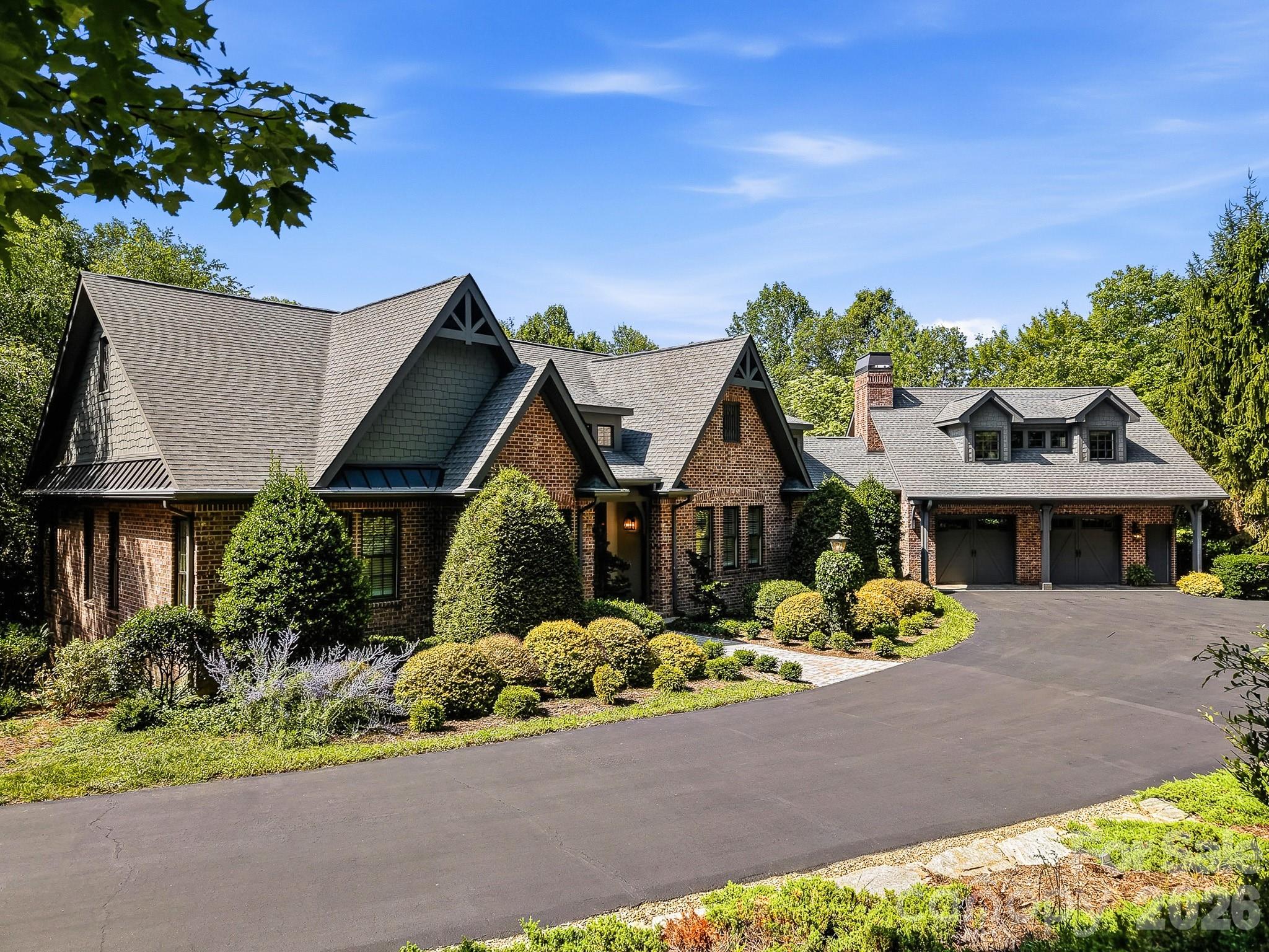 1333 Solomon Circle — Hendersonville