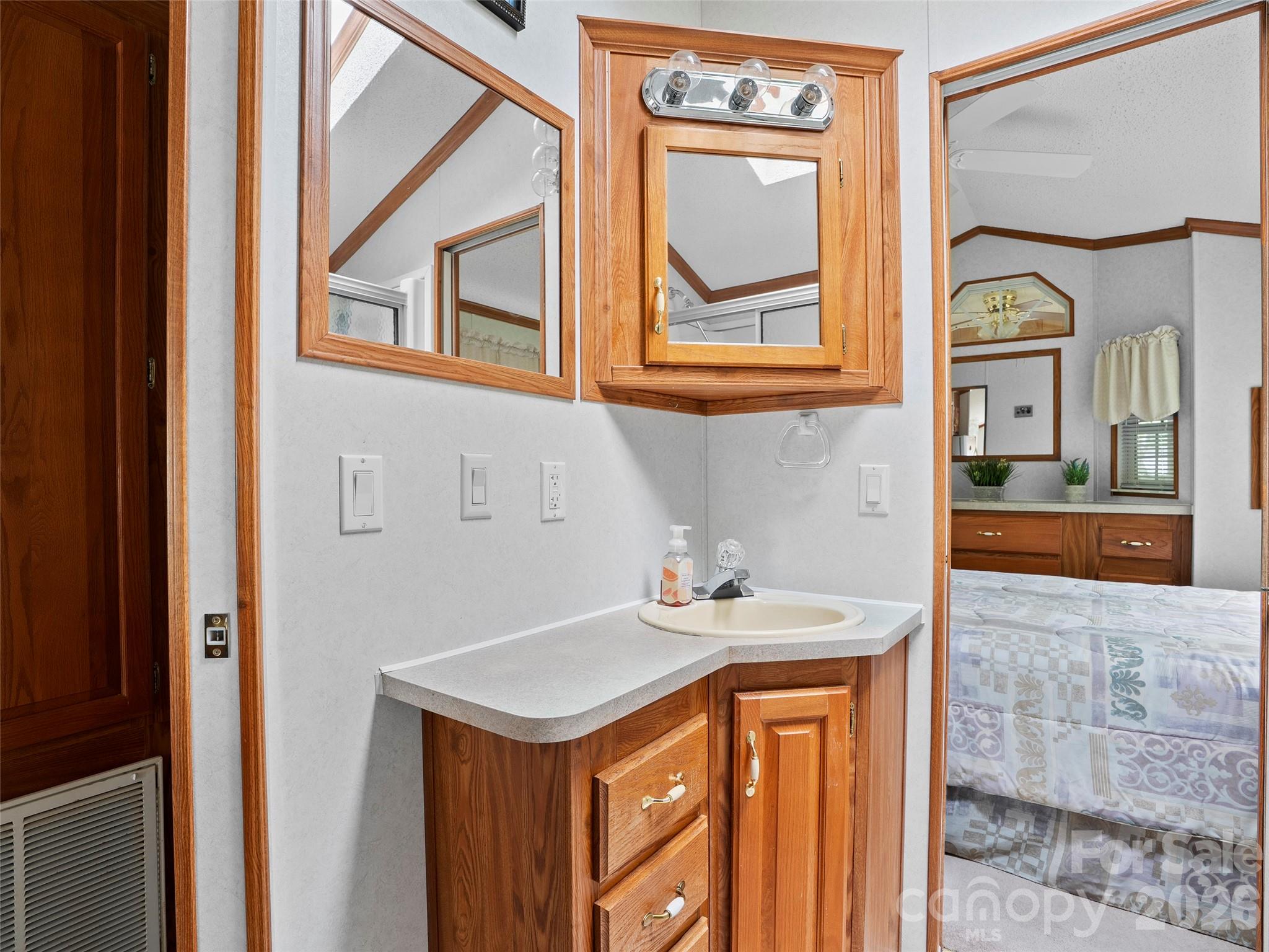 43 Pike Point — Waynesville