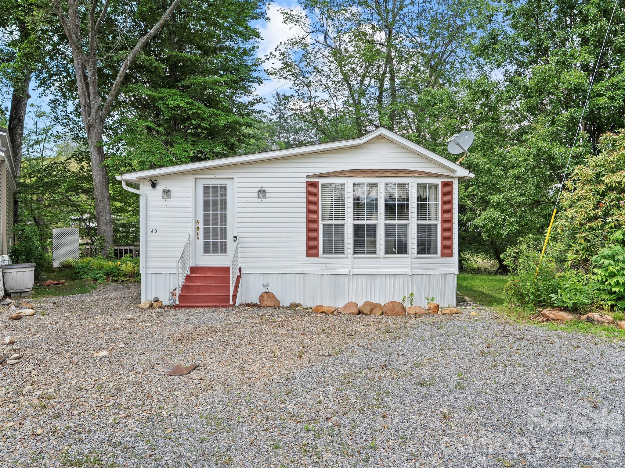 43 Pike Point — Waynesville