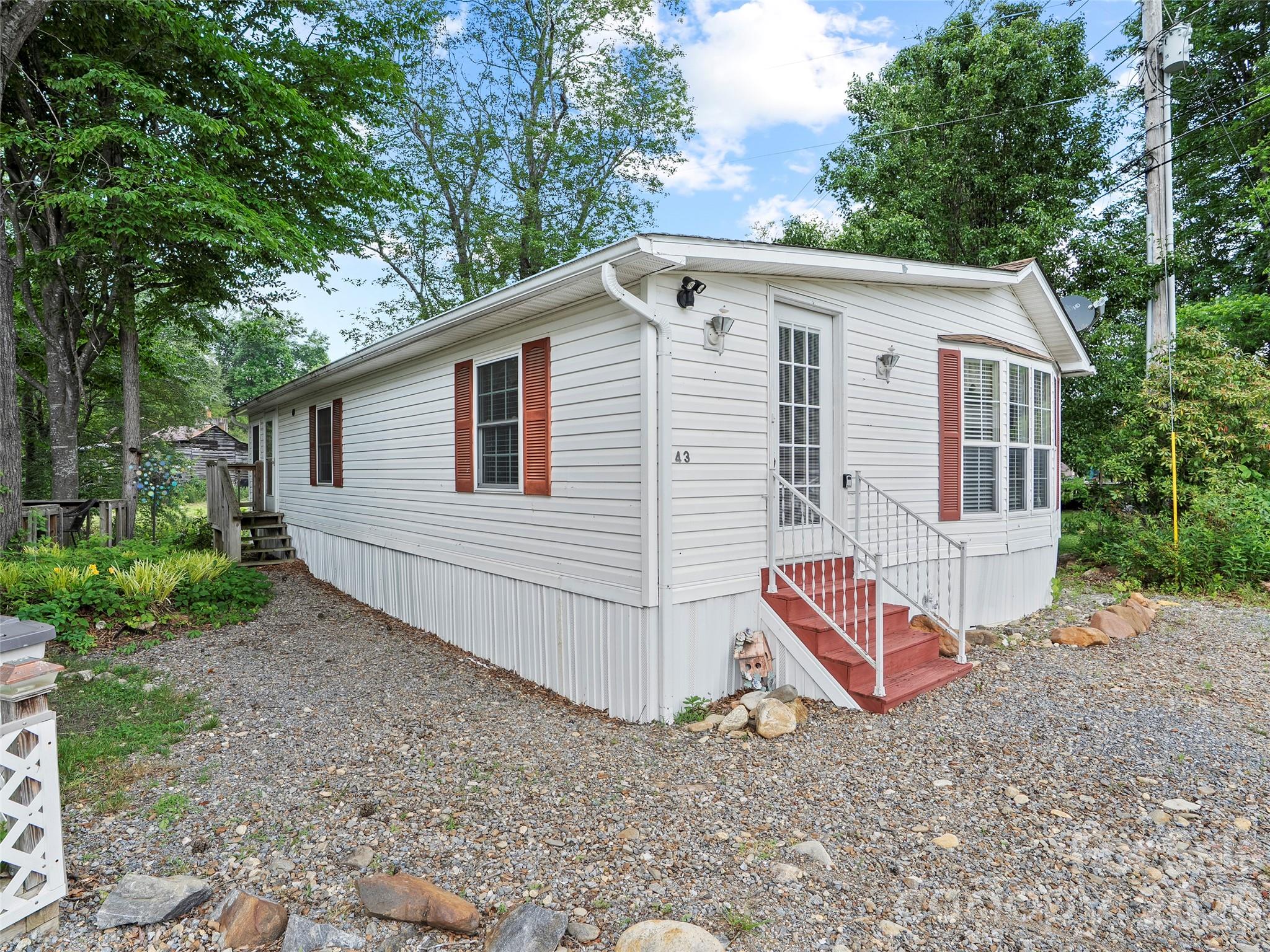 43 Pike Point — Waynesville