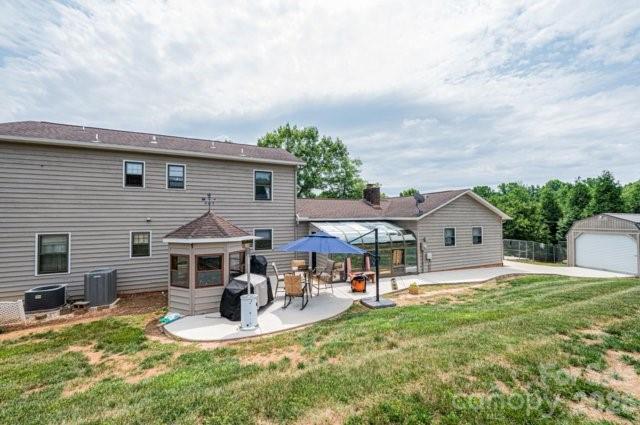5976 Gold Creek Estate Drive — Hickory