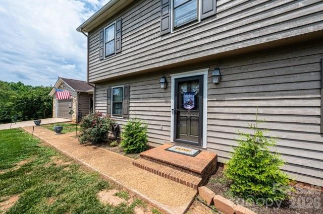 5976 Gold Creek Estate Drive — Hickory