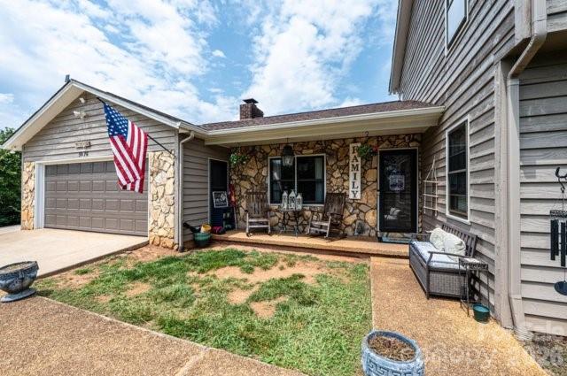 5976 Gold Creek Estate Drive — Hickory