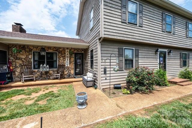 5976 Gold Creek Estate Drive — Hickory