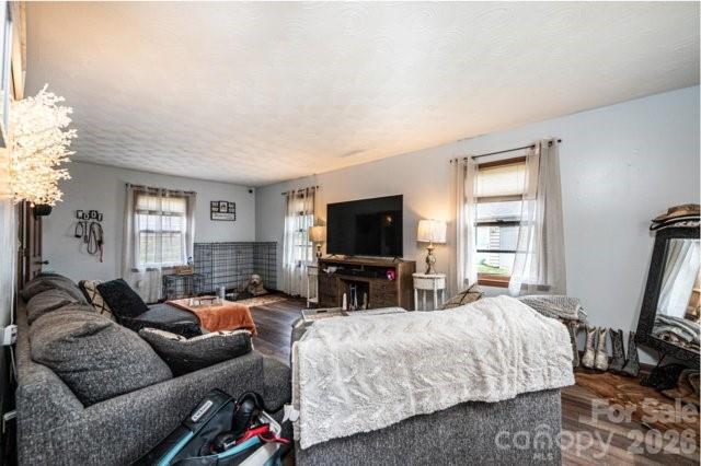 5976 Gold Creek Estate Drive — Hickory