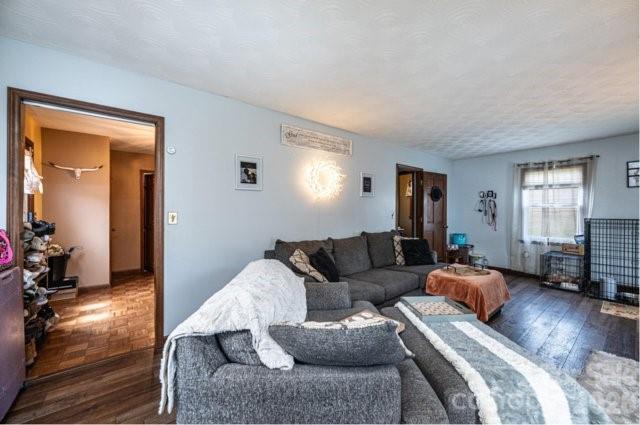 5976 Gold Creek Estate Drive — Hickory