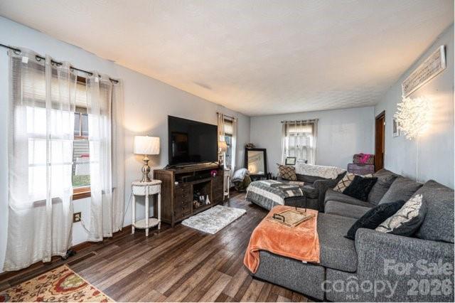 5976 Gold Creek Estate Drive — Hickory