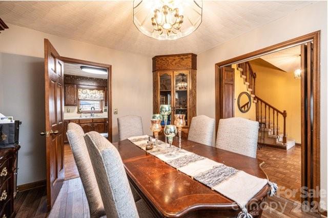 5976 Gold Creek Estate Drive — Hickory