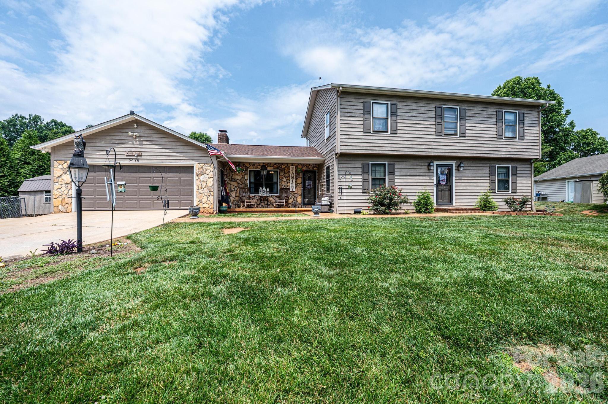 5976 Gold Creek Estate Drive — Hickory