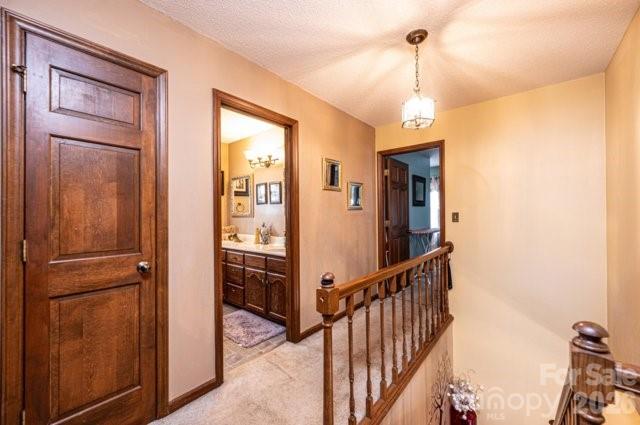 5976 Gold Creek Estate Drive — Hickory