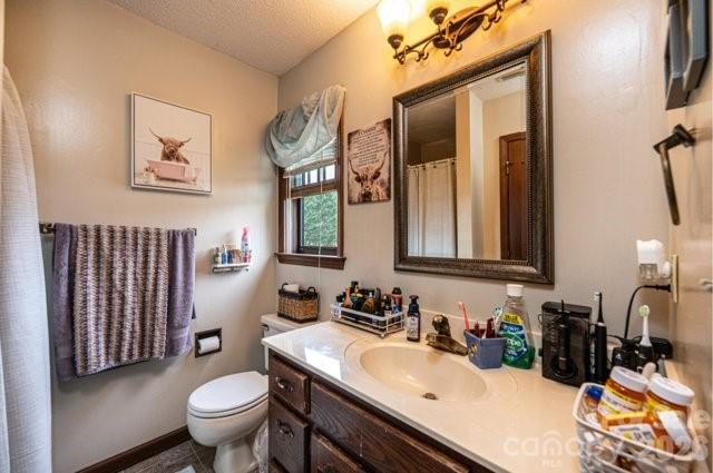 5976 Gold Creek Estate Drive — Hickory