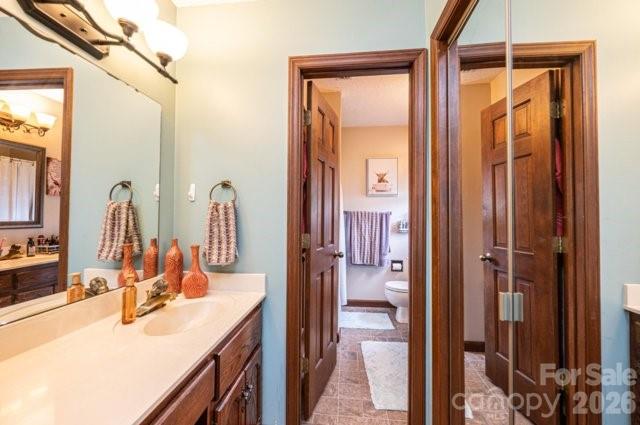 5976 Gold Creek Estate Drive — Hickory