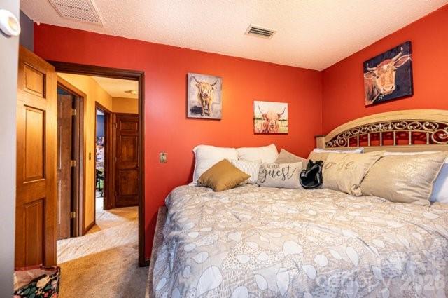 5976 Gold Creek Estate Drive — Hickory