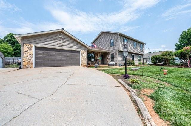 5976 Gold Creek Estate Drive — Hickory