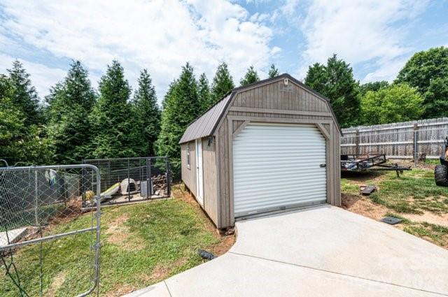 5976 Gold Creek Estate Drive — Hickory