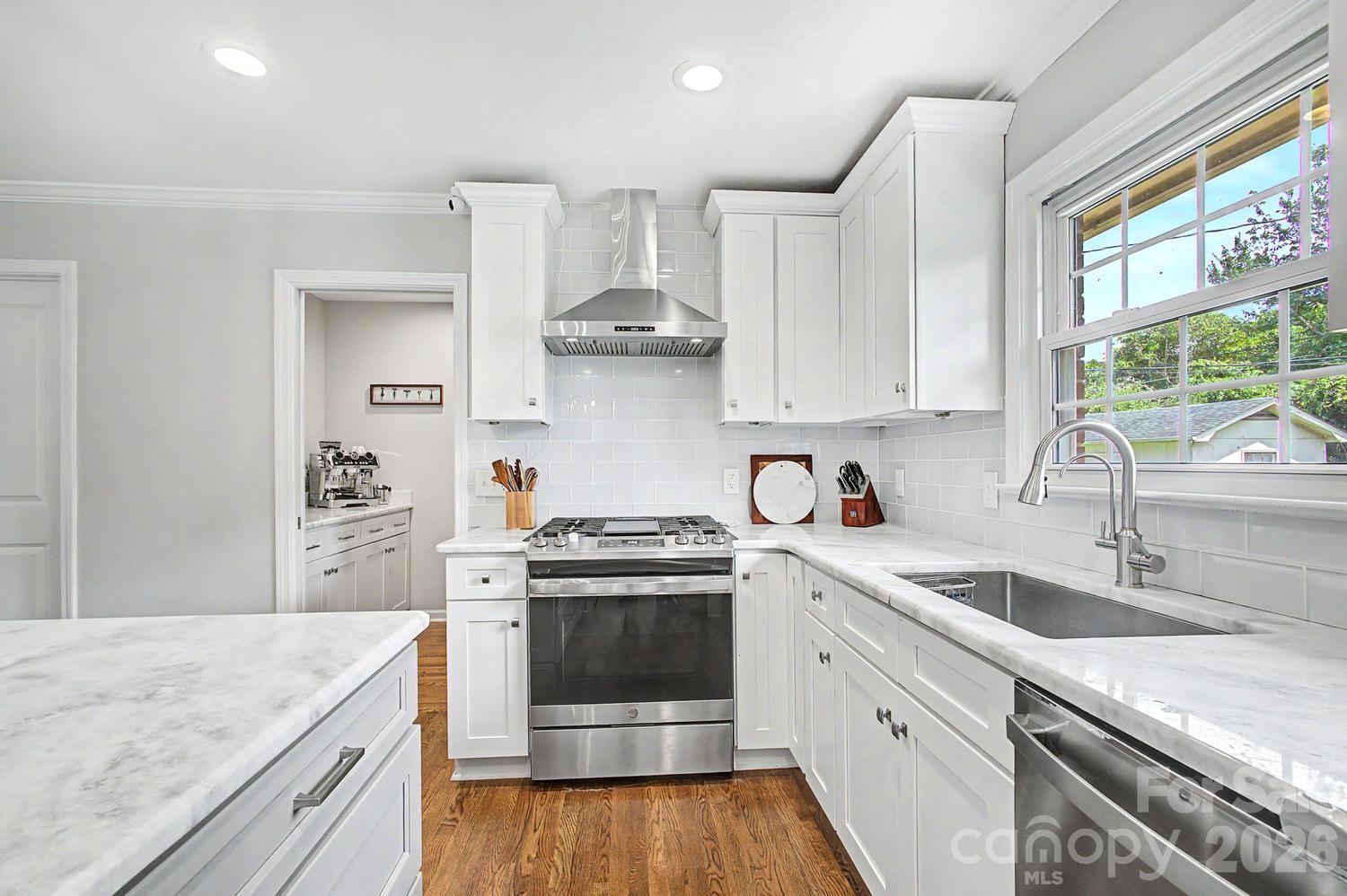 3330 Woodleaf Road — Charlotte