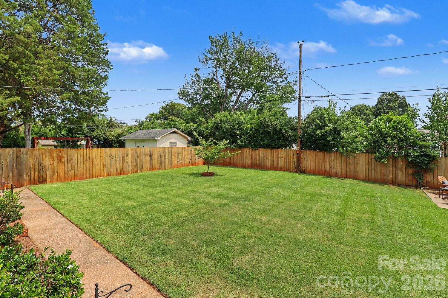 3330 Woodleaf Road — Charlotte