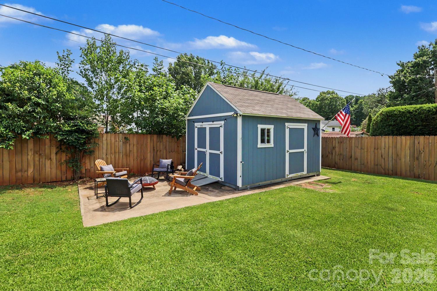 3330 Woodleaf Road — Charlotte