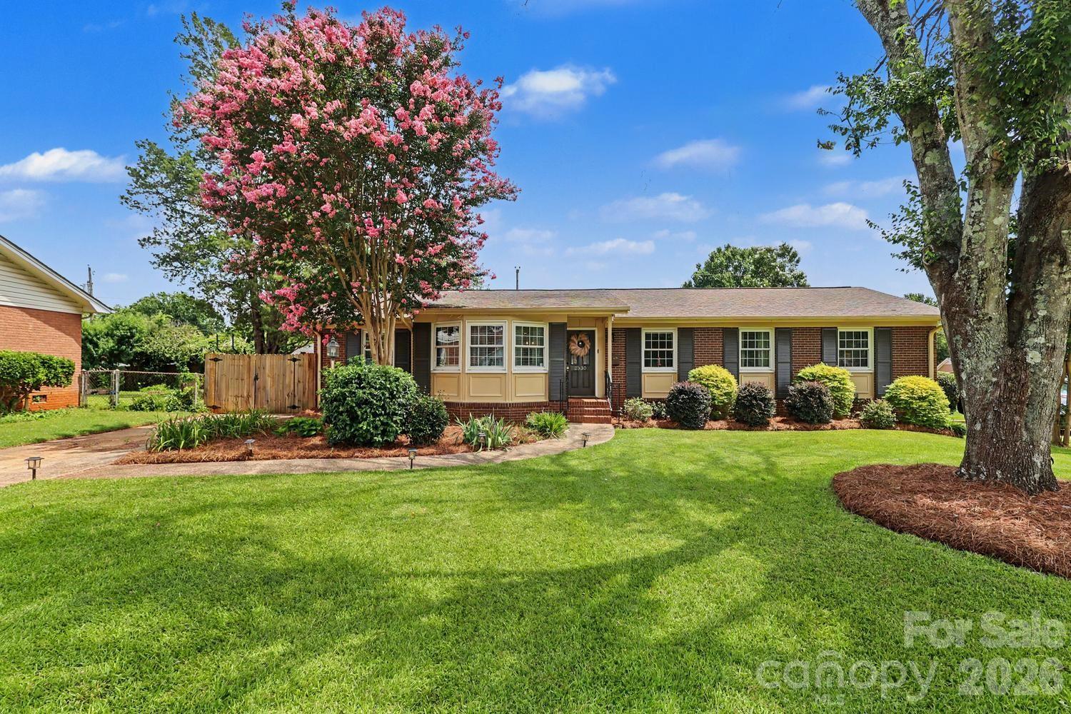 3330 Woodleaf Road — Charlotte