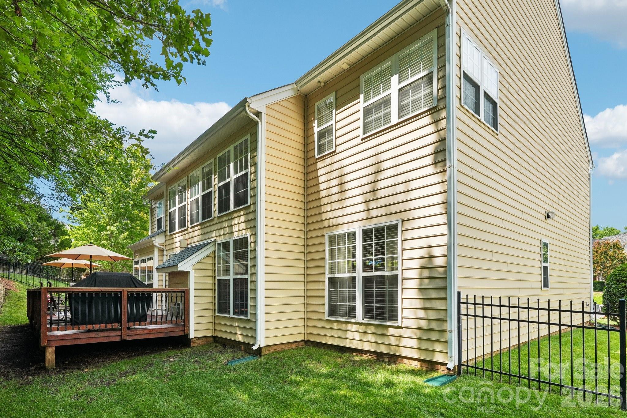 7809 Pinecroft Court — Harrisburg