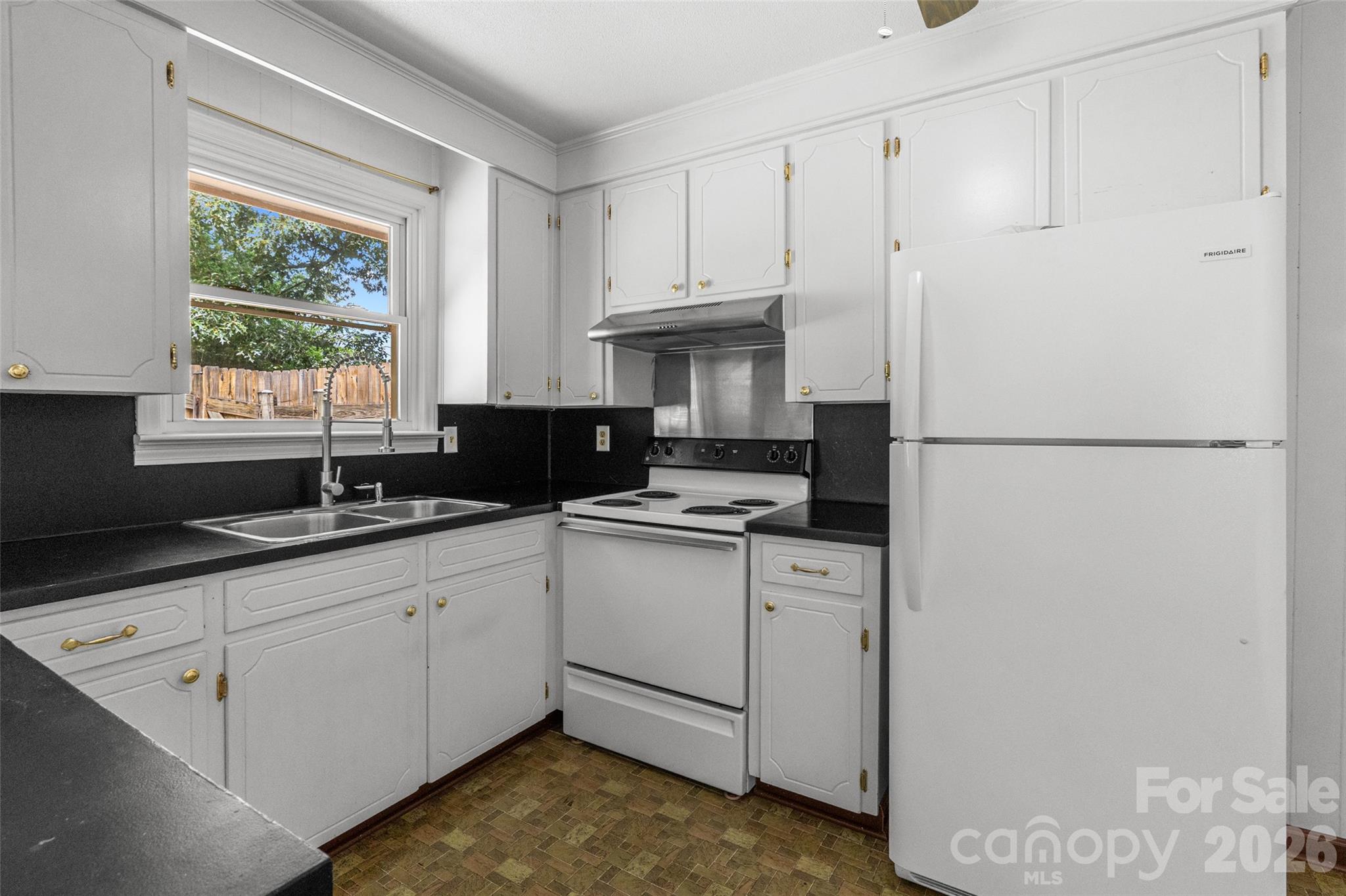 382 Wildwood Circle — Taylorsville