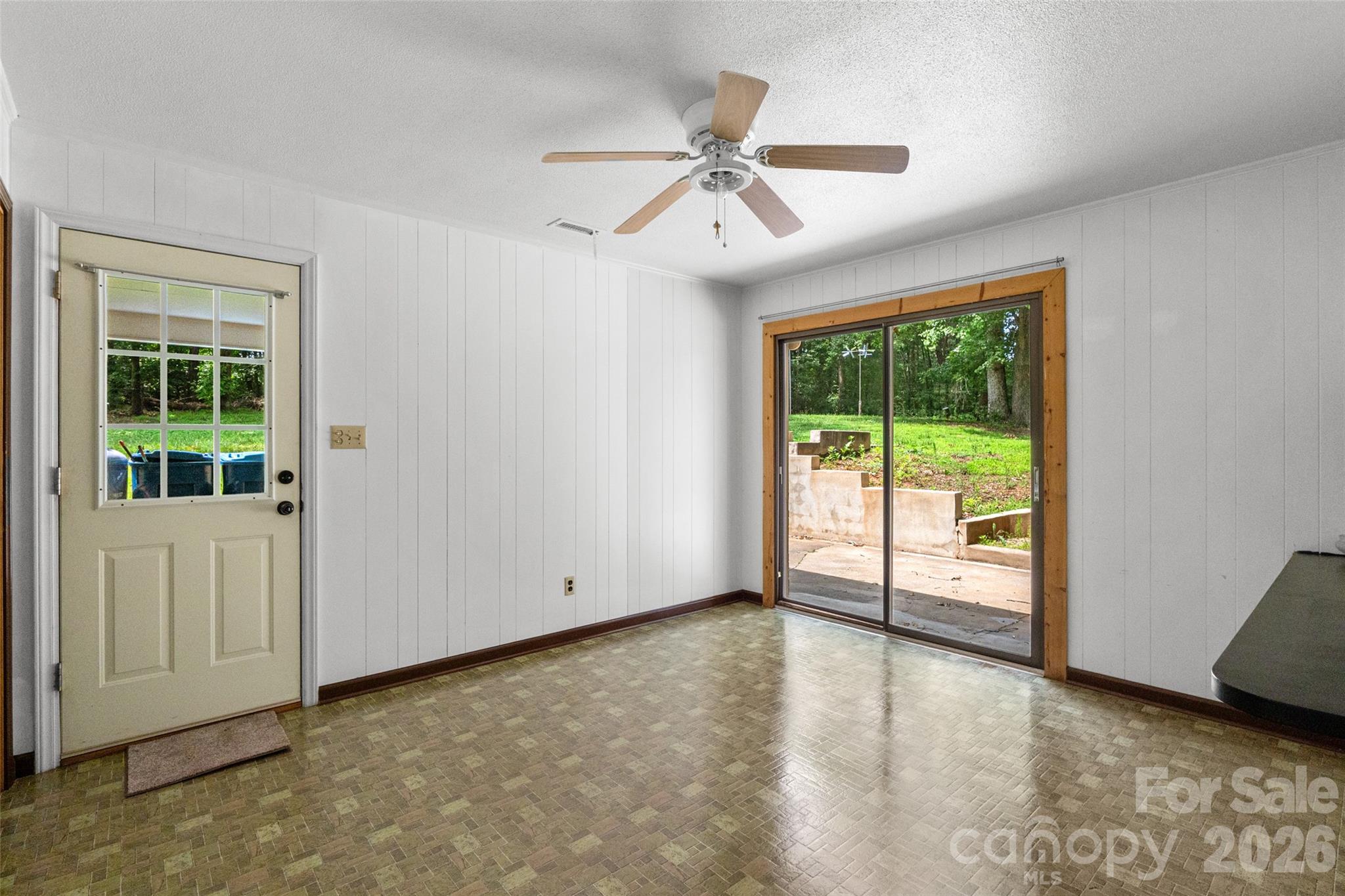 382 Wildwood Circle — Taylorsville
