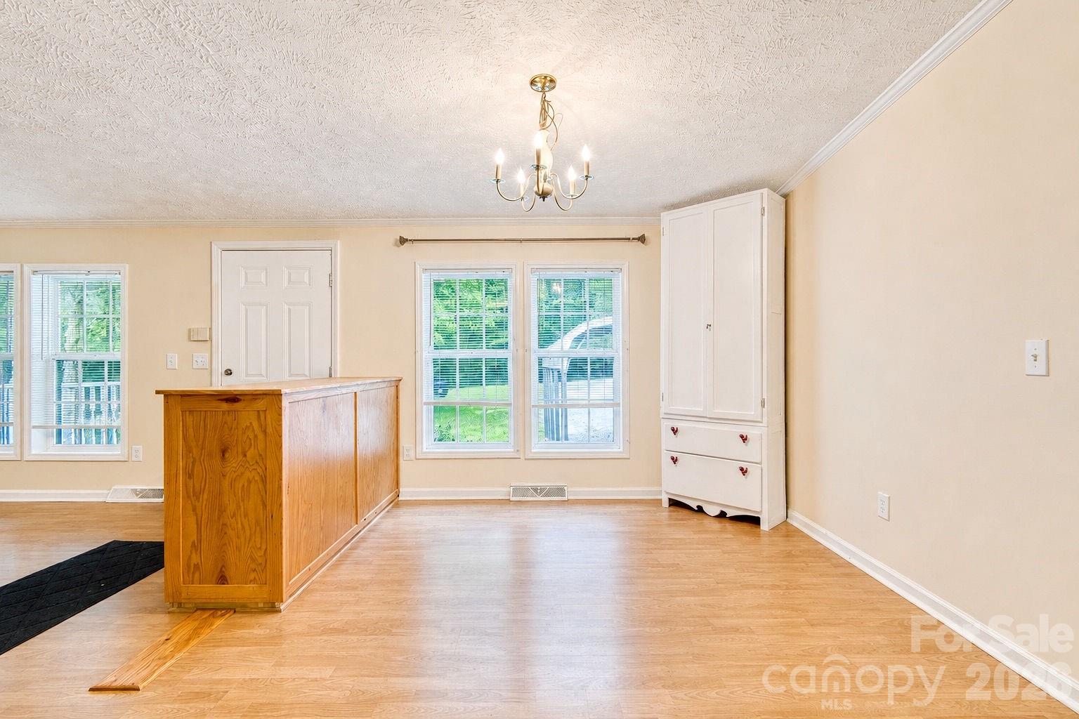 4942 Reid Road — Edgemoor