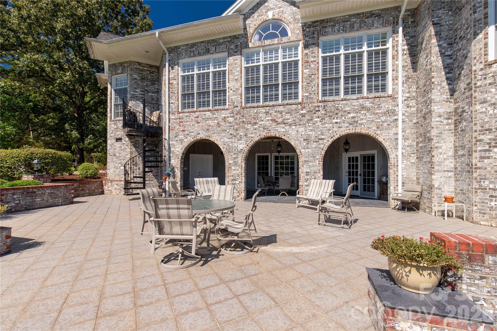 747 Shoreline Drive — Lancaster