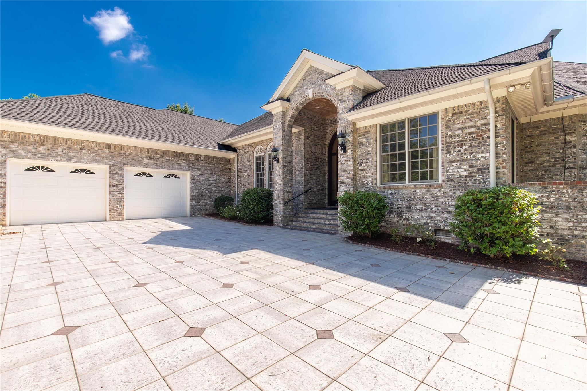 747 Shoreline Drive — Lancaster