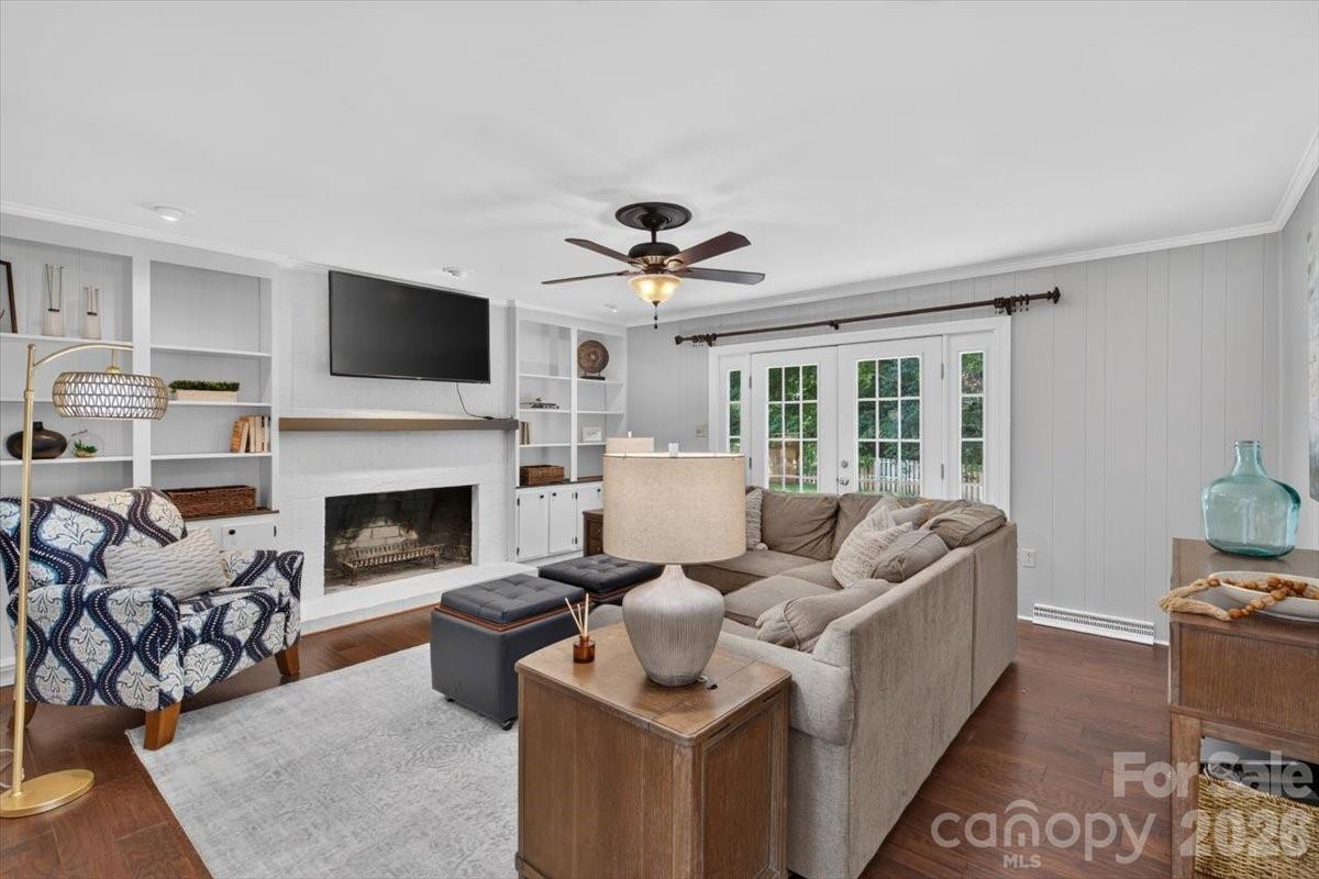 4124 Bridgewood Lane — Charlotte