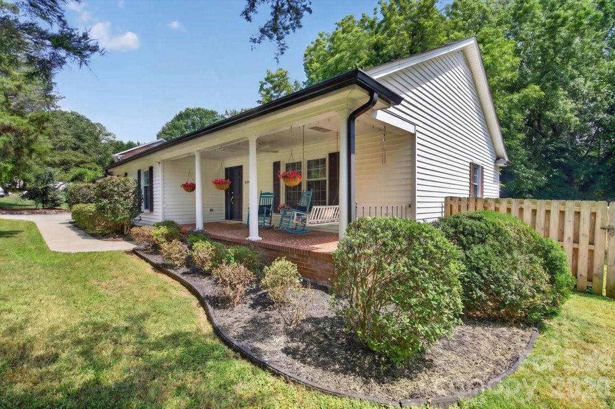 4124 Bridgewood Lane — Charlotte