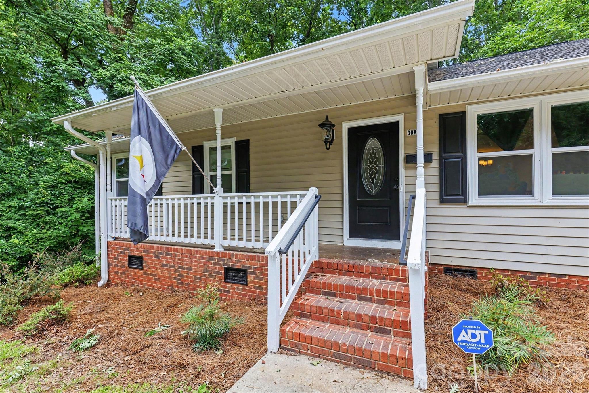 308 Kershaw Street — Lancaster