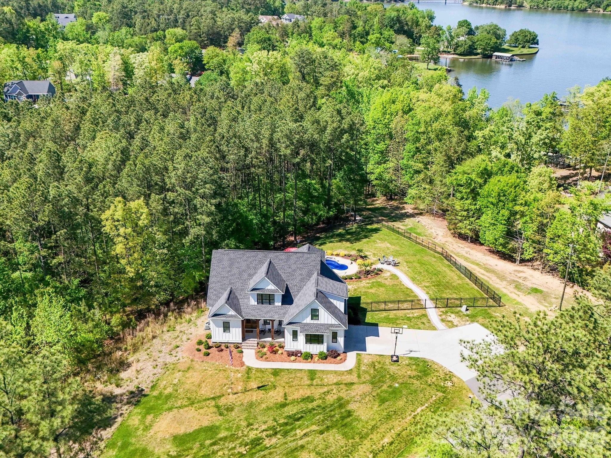 4588 Rinaldo Road — York