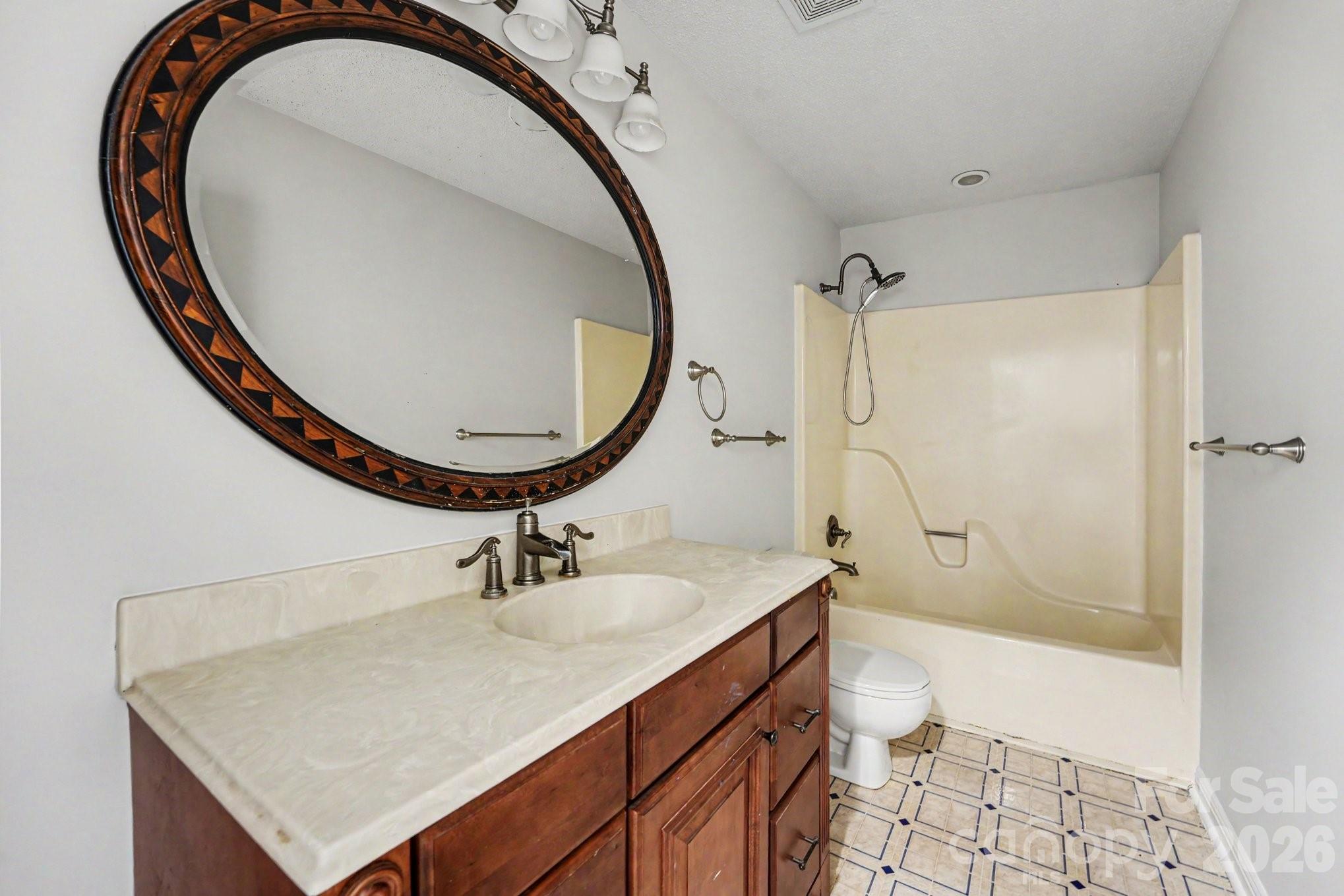 2684 Tiffany Street — Conover