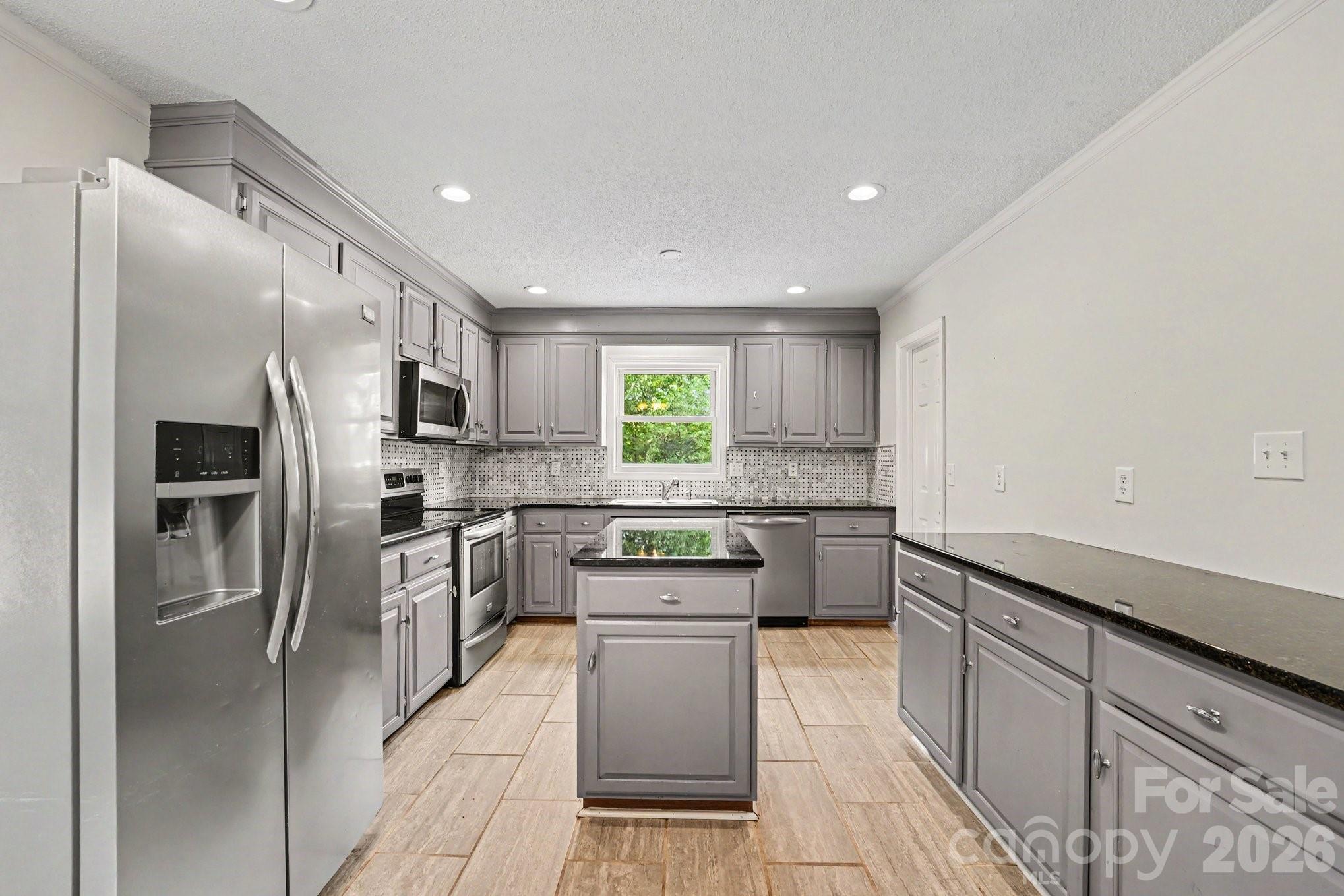2684 Tiffany Street — Conover