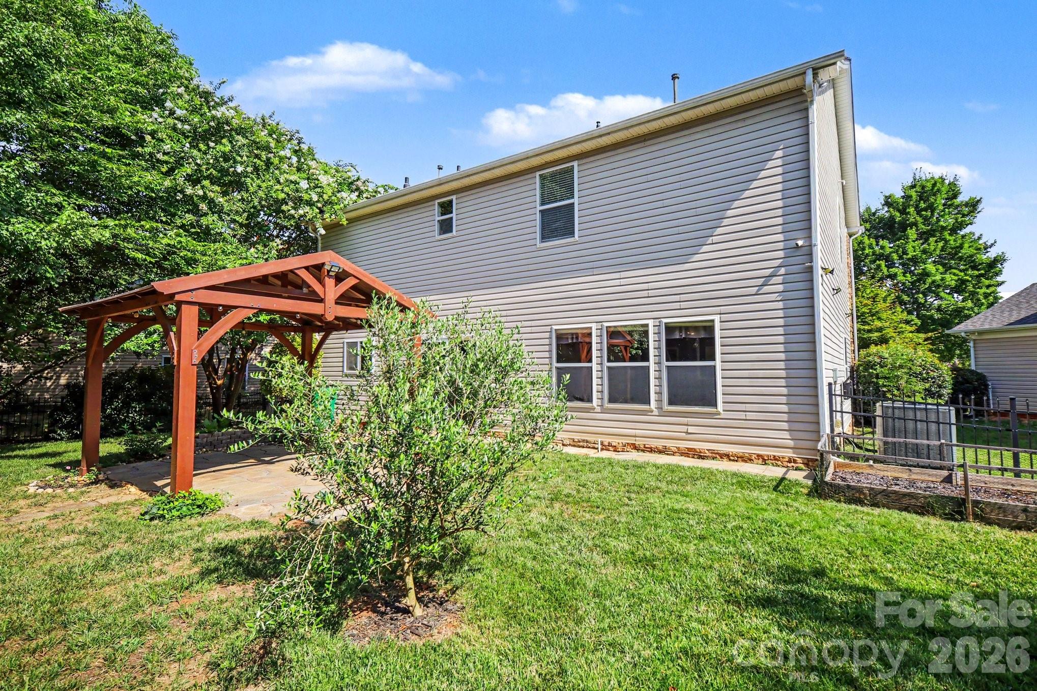 10327 Barrands Lane — Charlotte