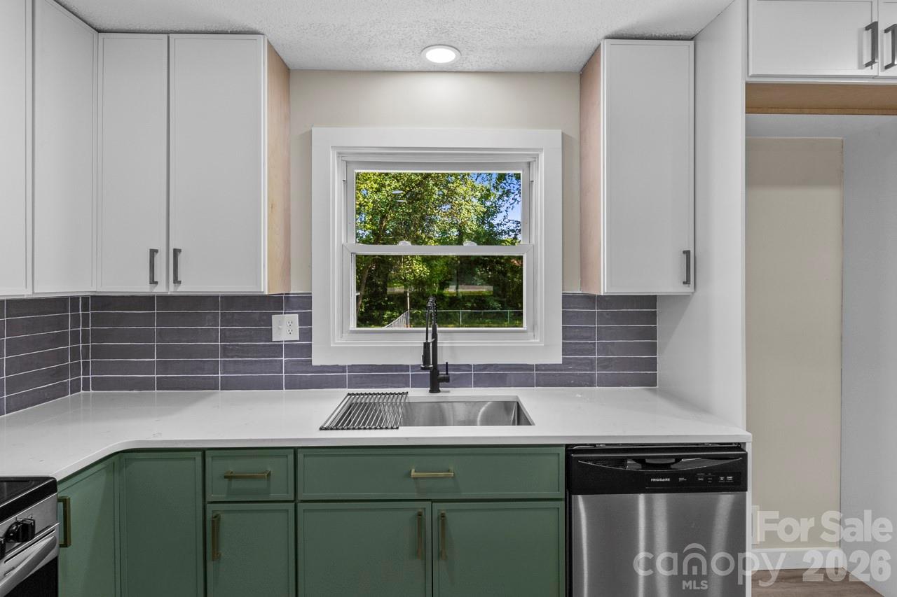 1125 Rembrandt Drive SW — Concord