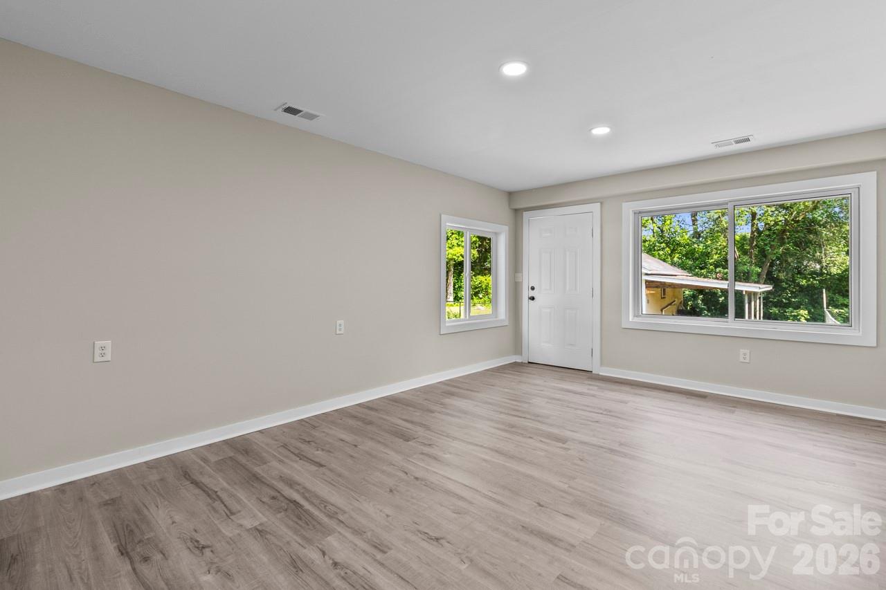 1125 Rembrandt Drive SW — Concord