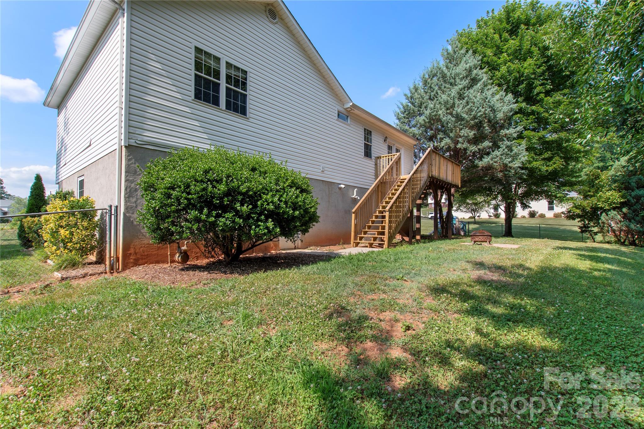 100 Carriage Hill Drive — Morganton