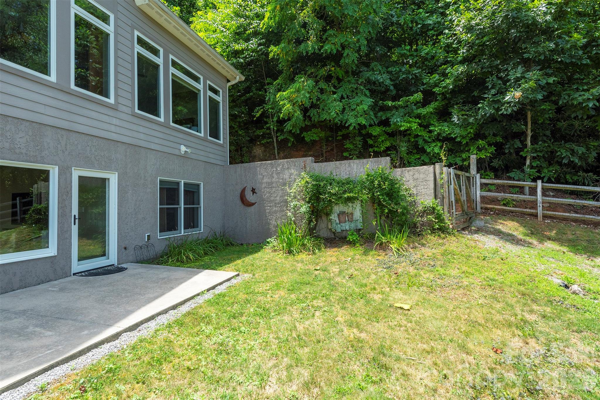 301 Oak Winds Drive — Old Fort