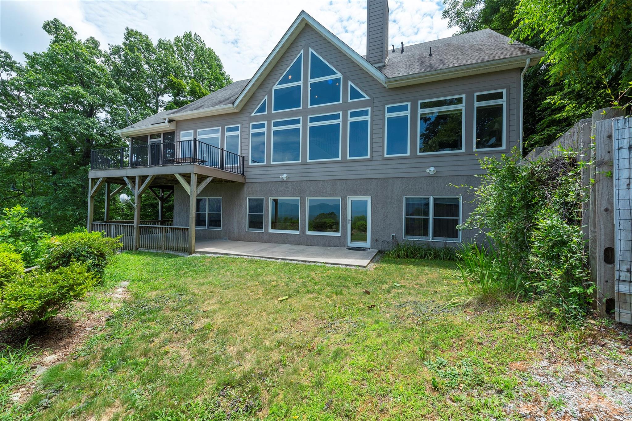 301 Oak Winds Drive — Old Fort