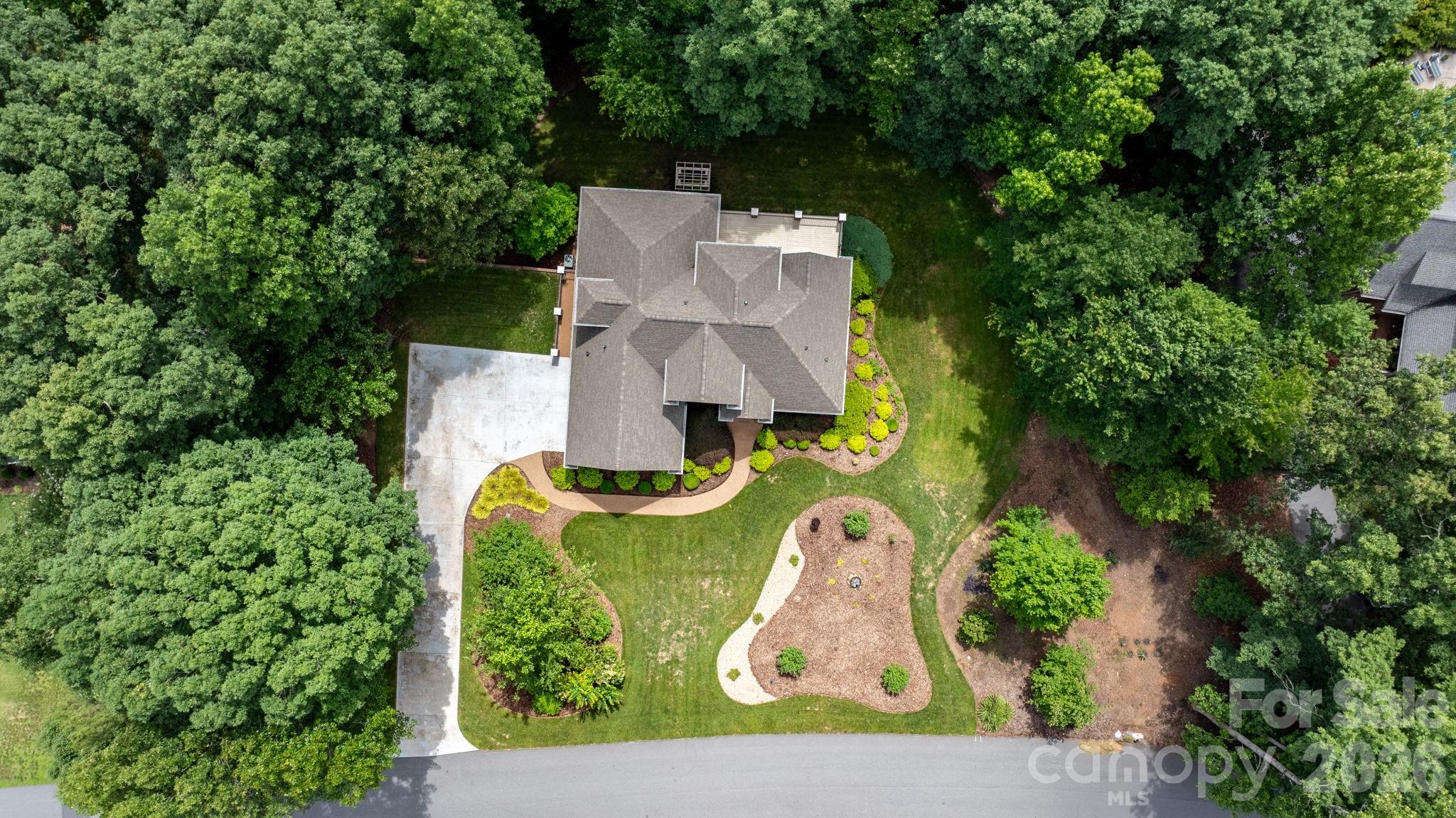 106 Oakland Court NE #9 & 10 — Valdese