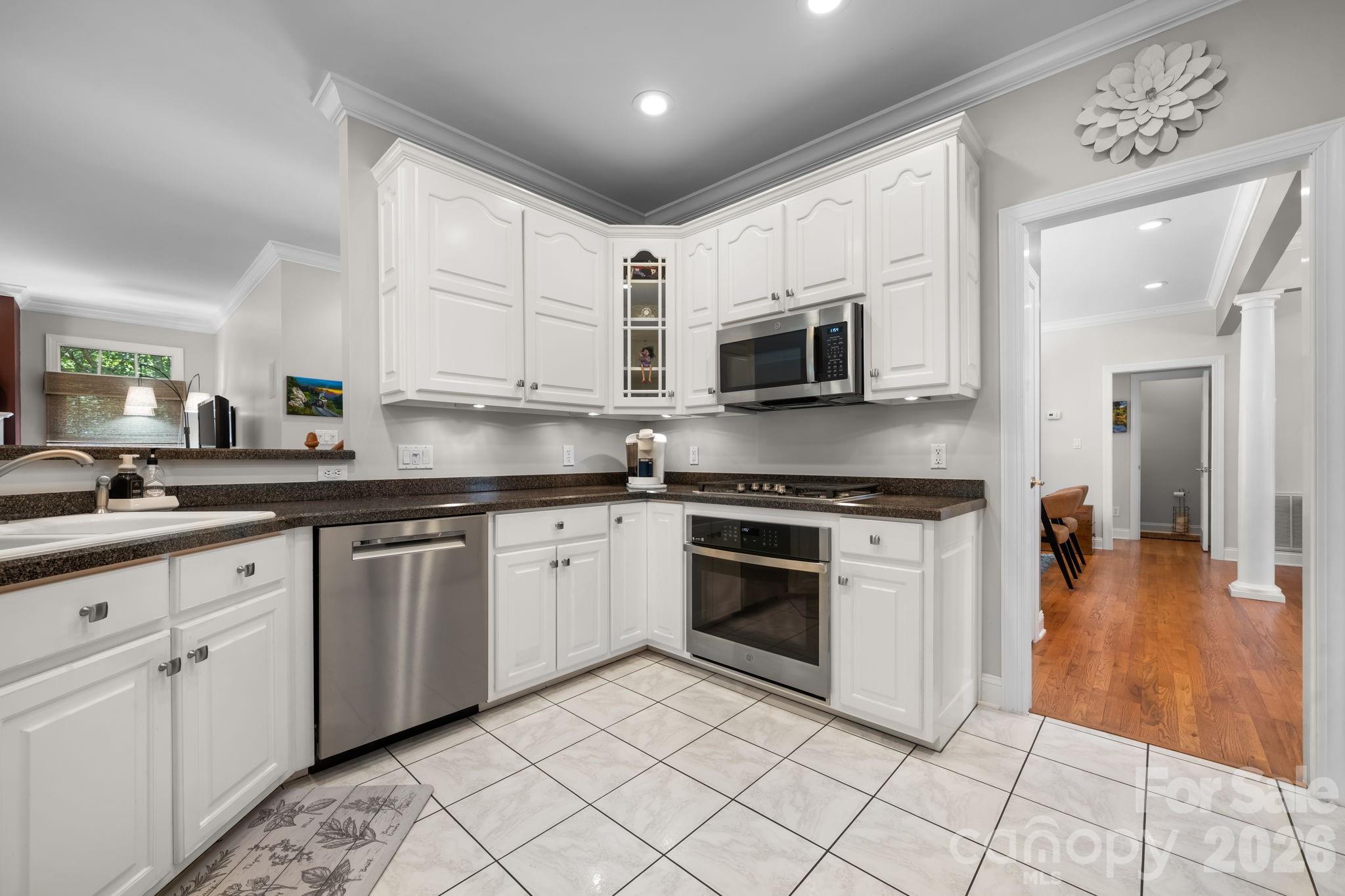 106 Oakland Court NE #9 & 10 — Valdese