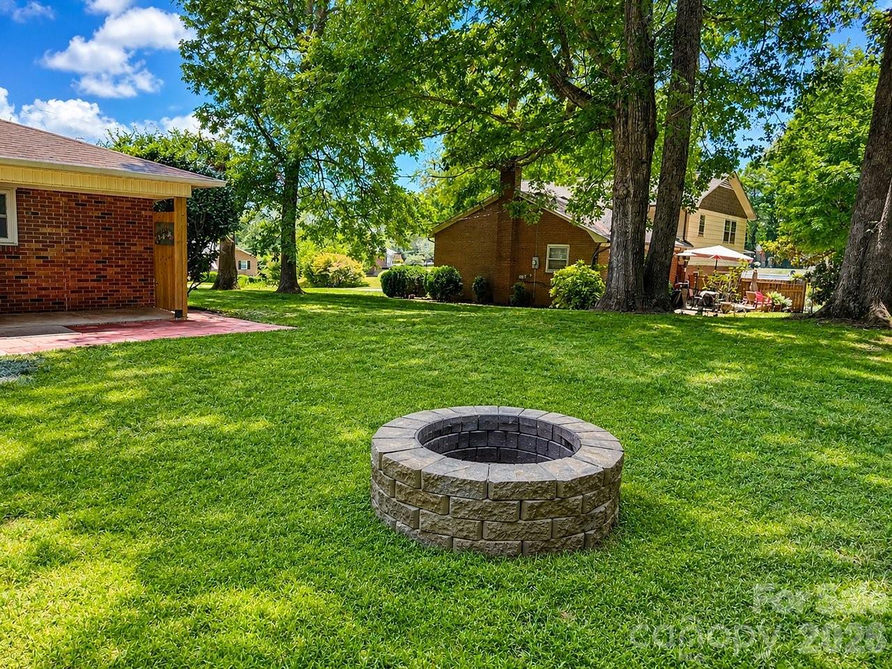 706 Hedrick Drive — Statesville